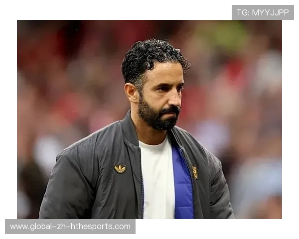 曼联主帅调整战术体系，强调防守反击平衡，曼联主帅是谁